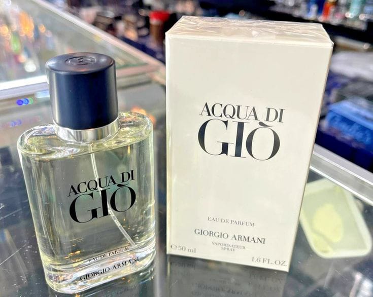 Acqua di Gio by Giorgio Armani is a Aromatic Aquatic fragrance for men