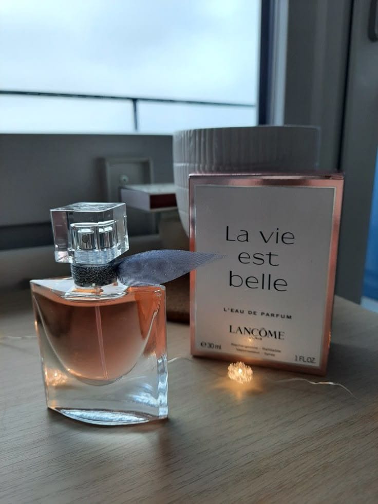La Vie Est Belle by Lancôme is a Floral Fruity Gourmand fragrance for women