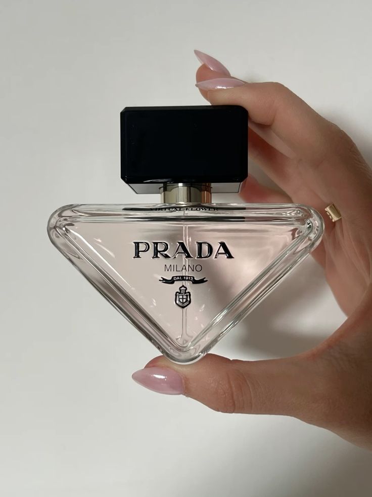 Prada Paradoxe by Prada is a Oriental Floral fragrance for women.