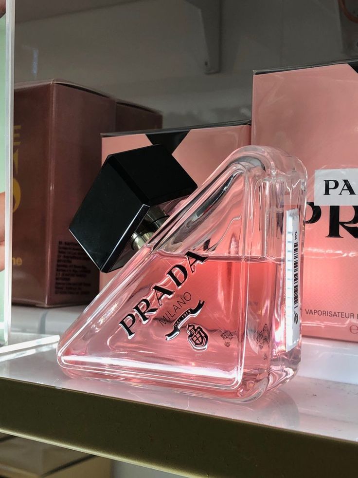 Prada Paradoxe by Prada is a Oriental Floral fragrance for women.