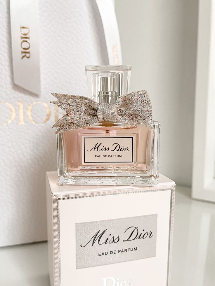 Miss Dior Eau de Parfum (2021) by Dior is a Oriental Floral fragrance for women