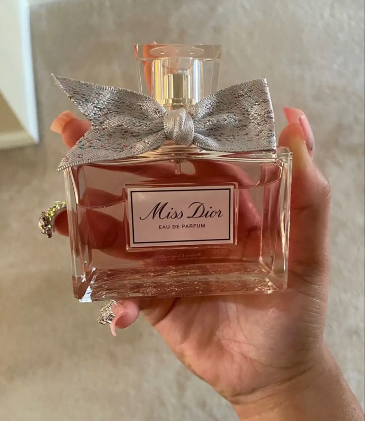 Miss Dior Eau de Parfum (2021) by Dior is a Oriental Floral fragrance for women