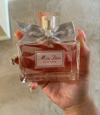Miss Dior Eau de Parfum (2021) by Dior is a Oriental Floral fragrance for women